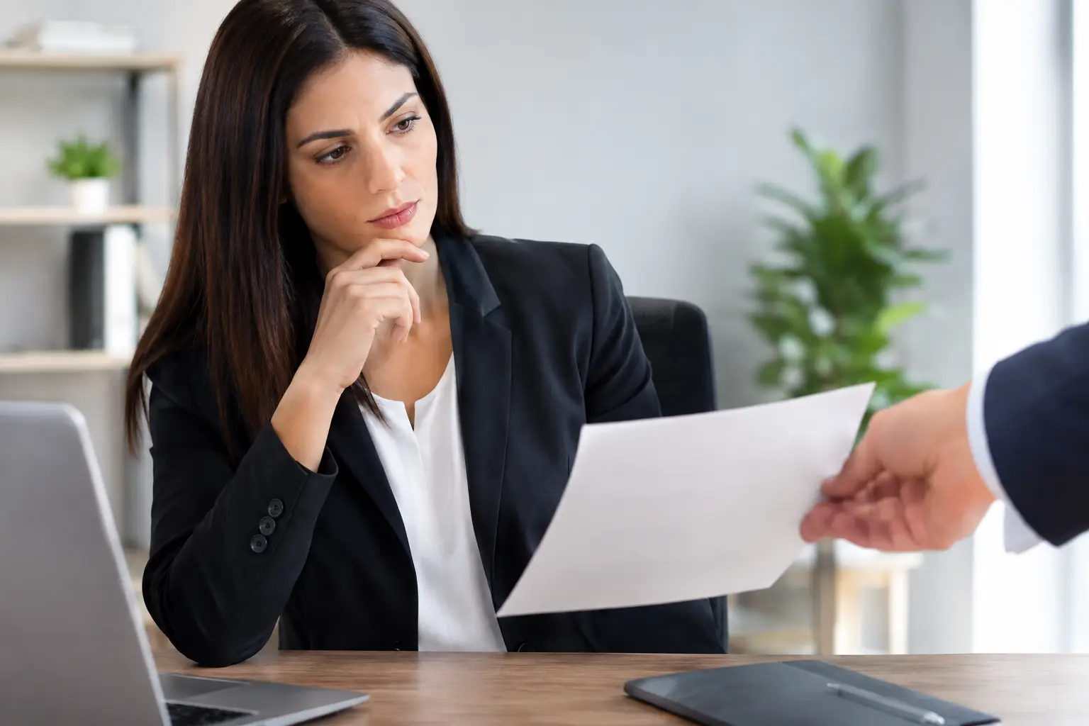 Empresa pode recusar atestado do empregado?
